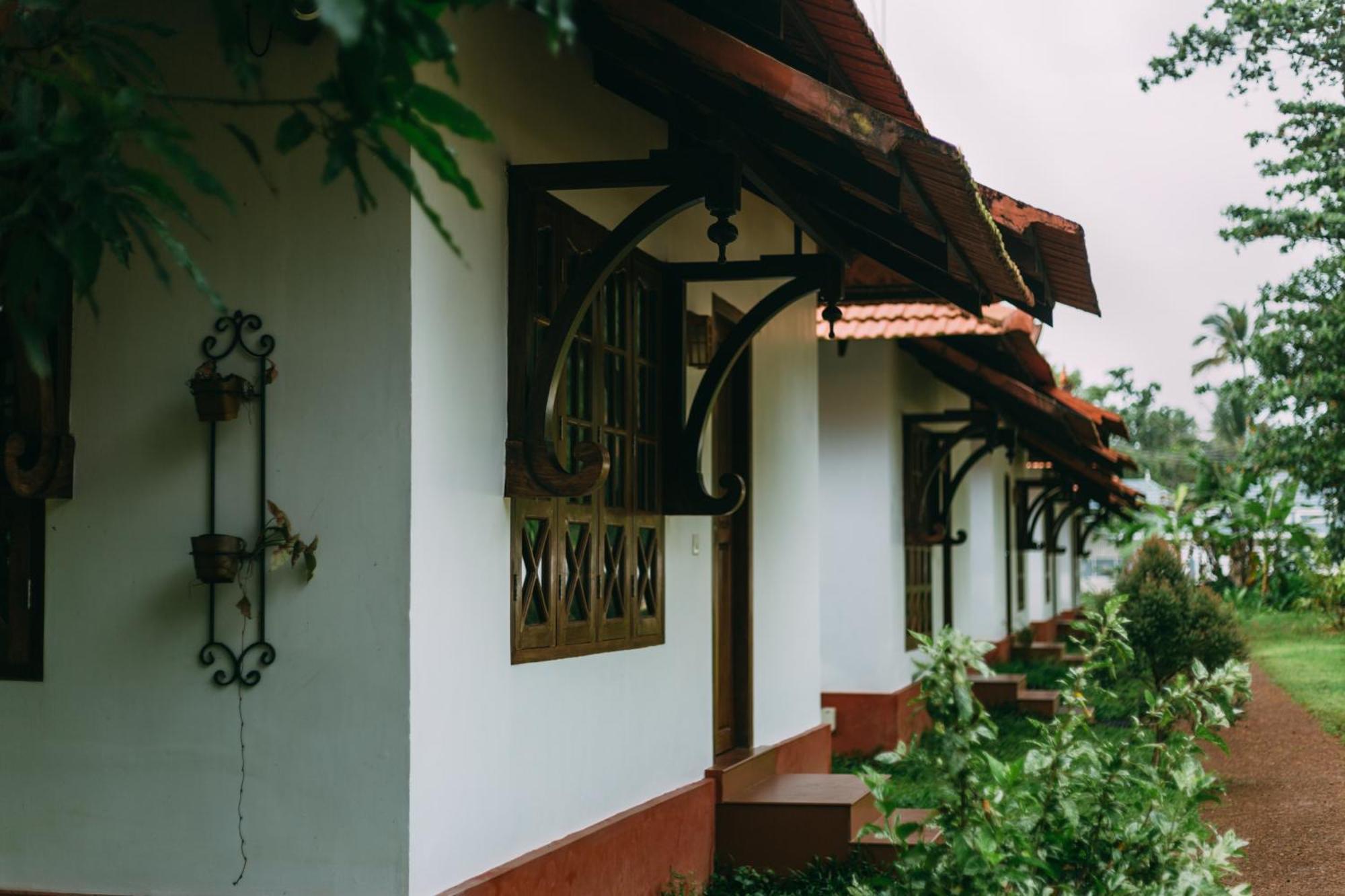 Palmgrove Lake Resort Alappuzha Exterior photo