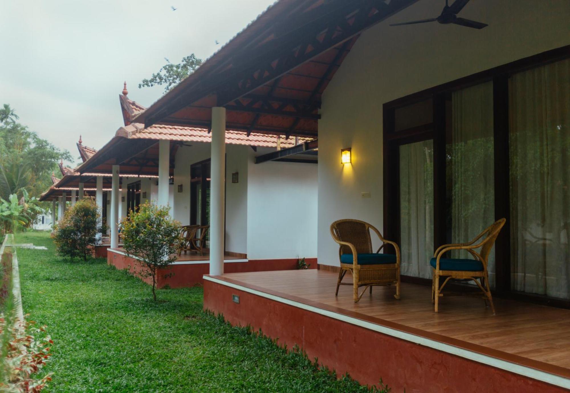 Palmgrove Lake Resort Alappuzha Exterior photo