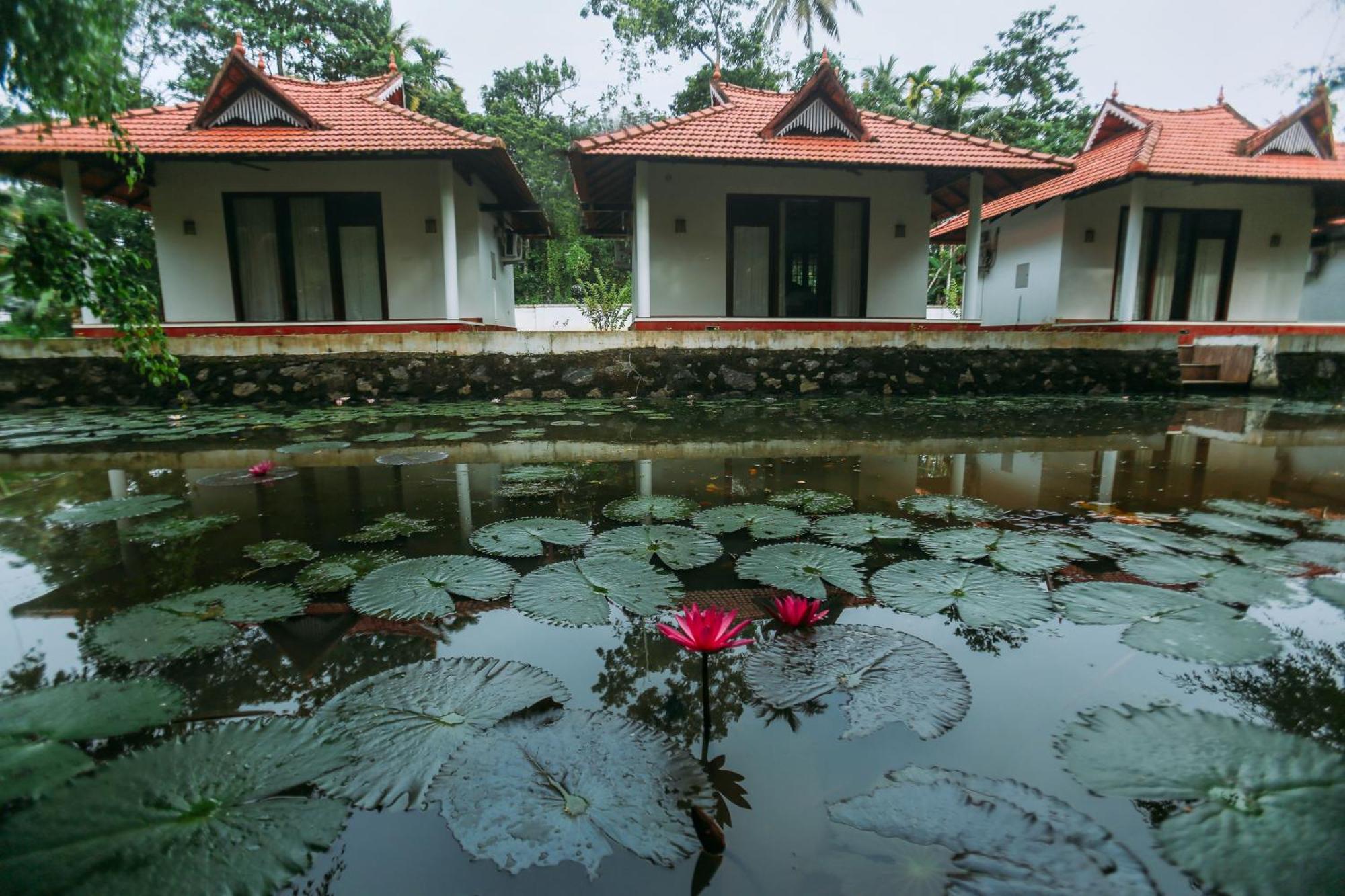 Palmgrove Lake Resort Alappuzha Exterior photo