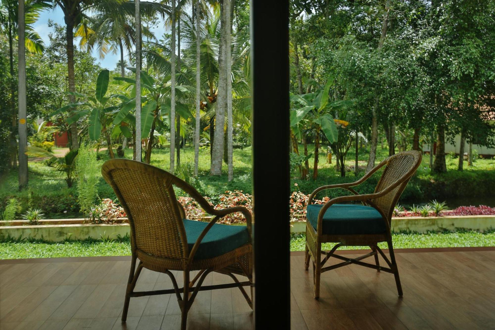 Palmgrove Lake Resort Alappuzha Exterior photo