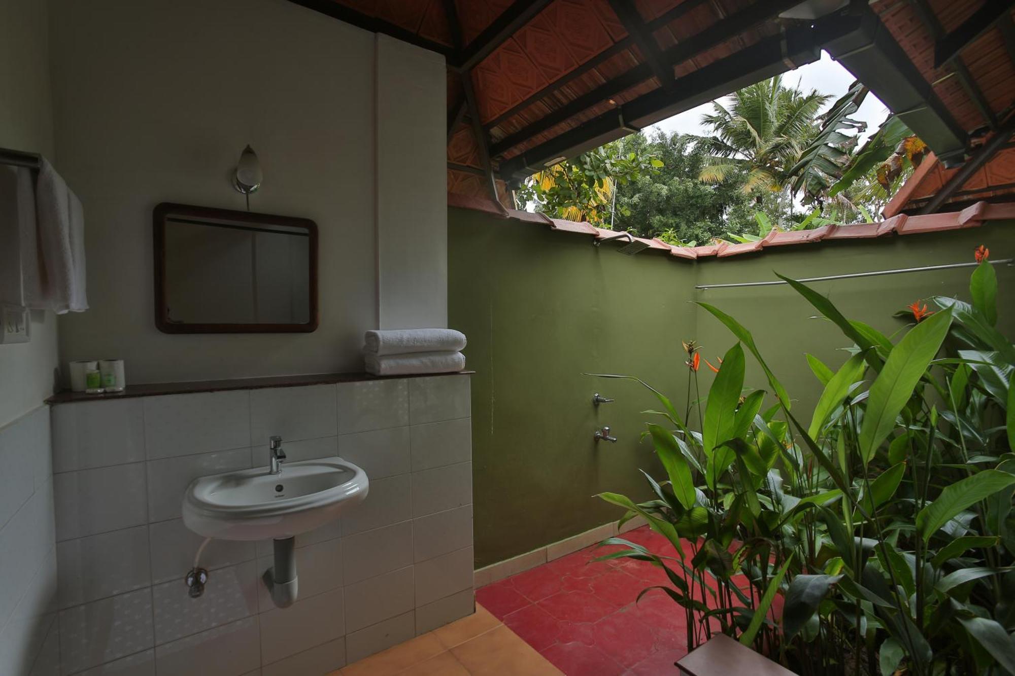 Palmgrove Lake Resort Alappuzha Exterior photo