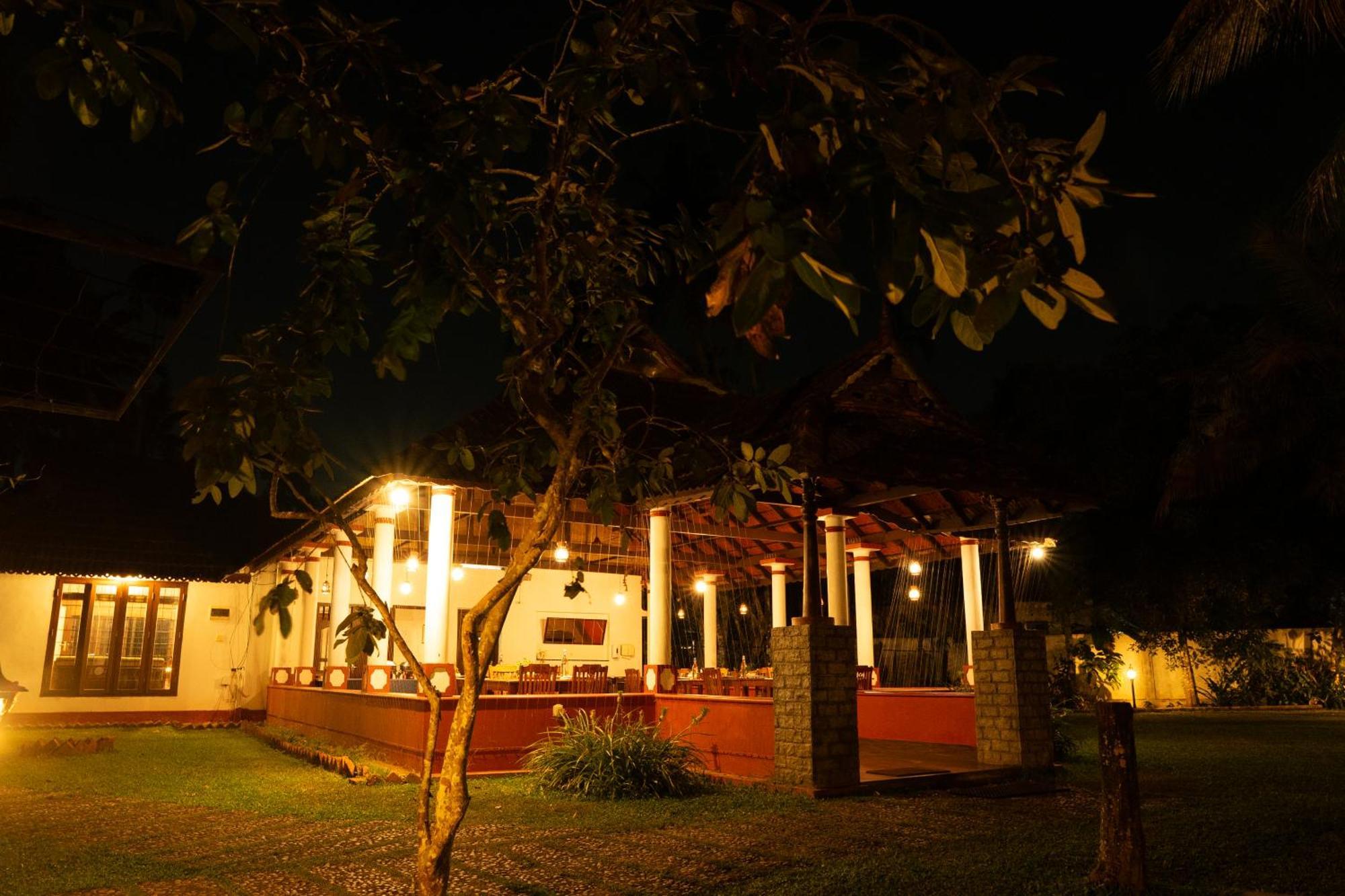Palmgrove Lake Resort Alappuzha Exterior photo