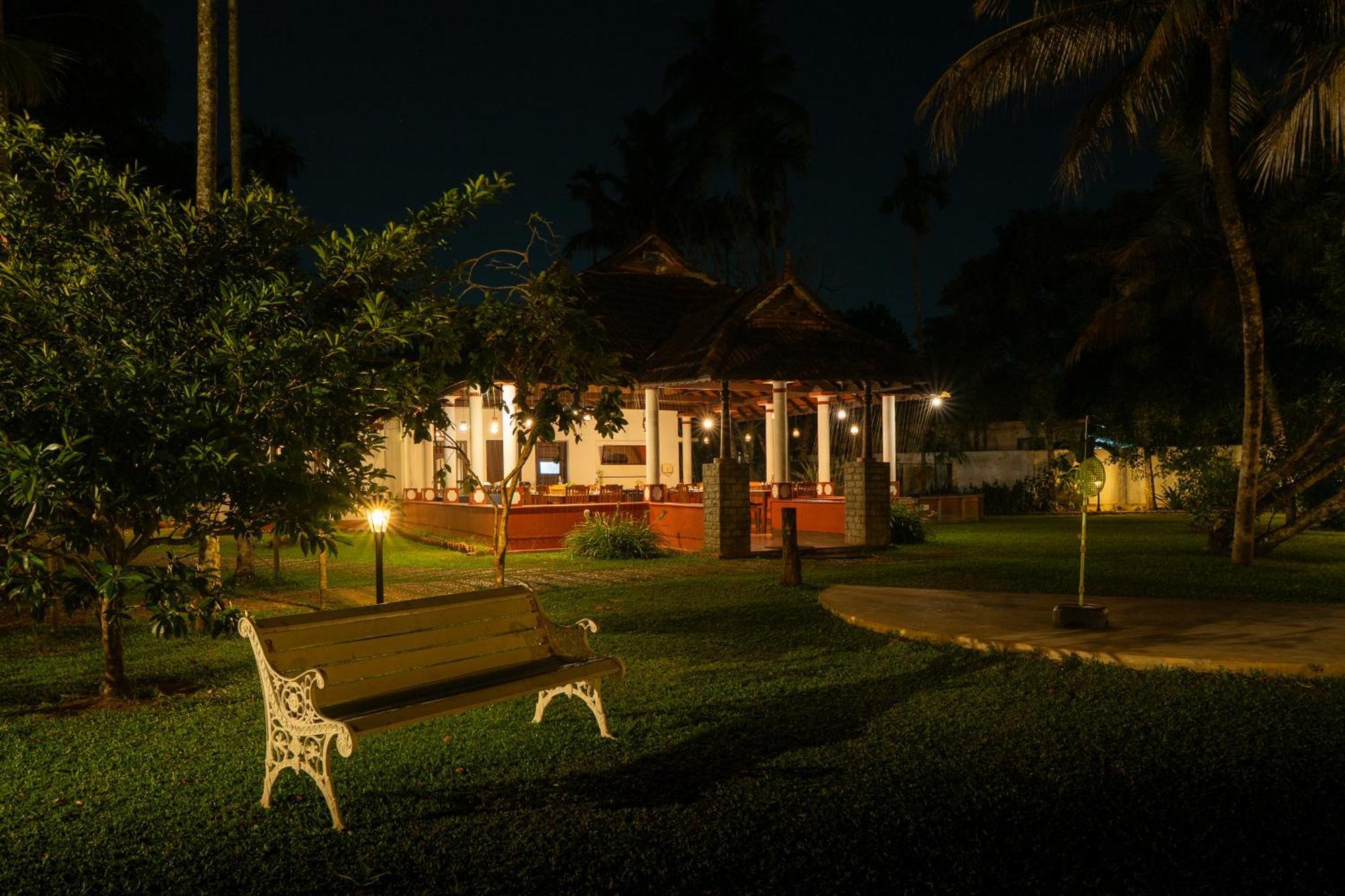 Palmgrove Lake Resort Alappuzha Exterior photo