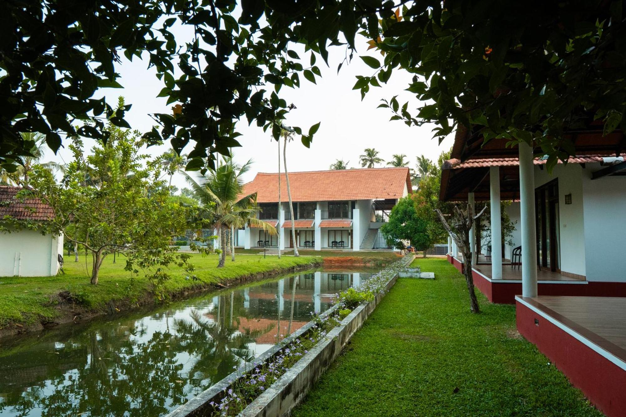 Palmgrove Lake Resort Alappuzha Exterior photo