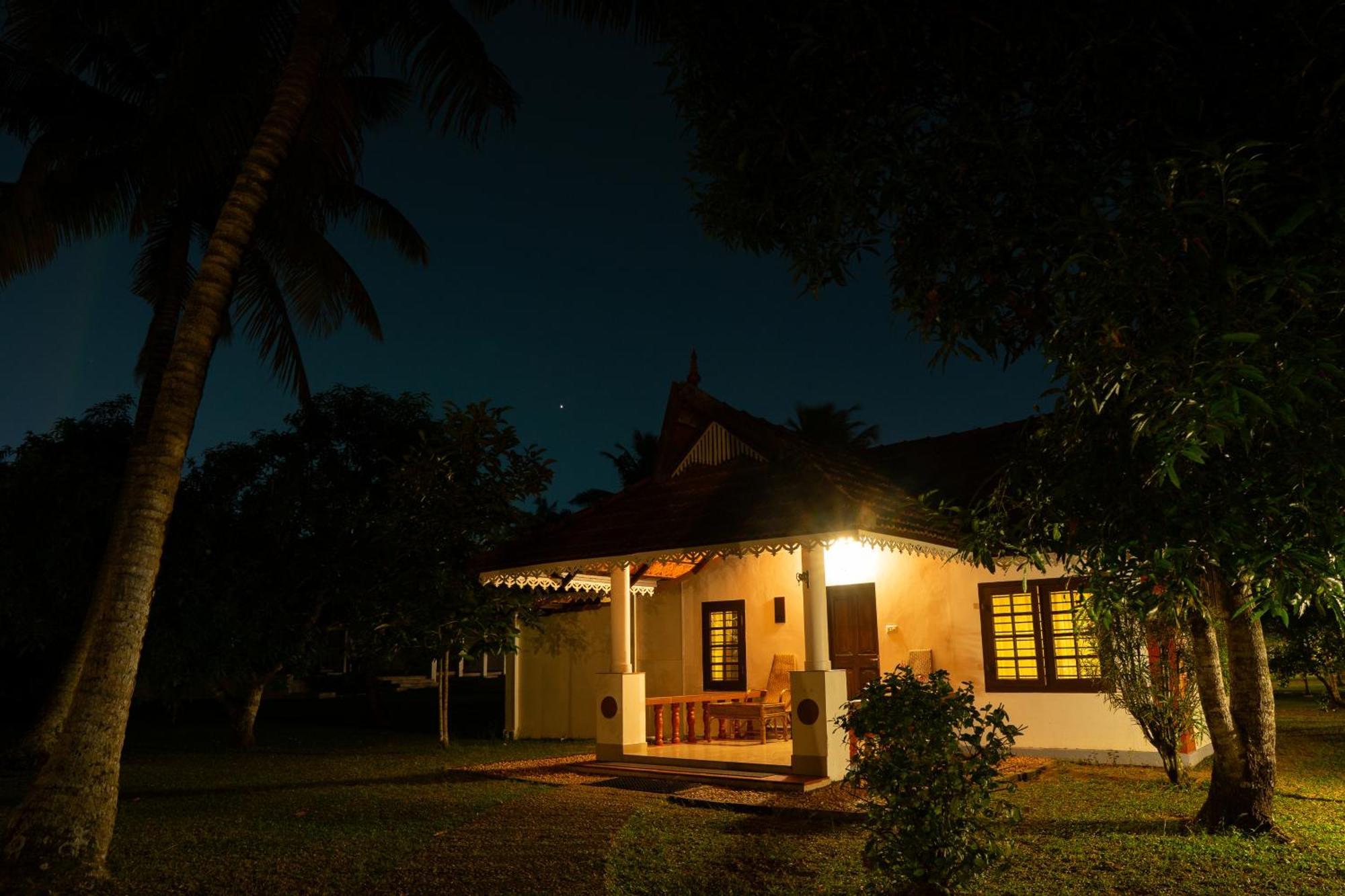 Palmgrove Lake Resort Alappuzha Exterior photo