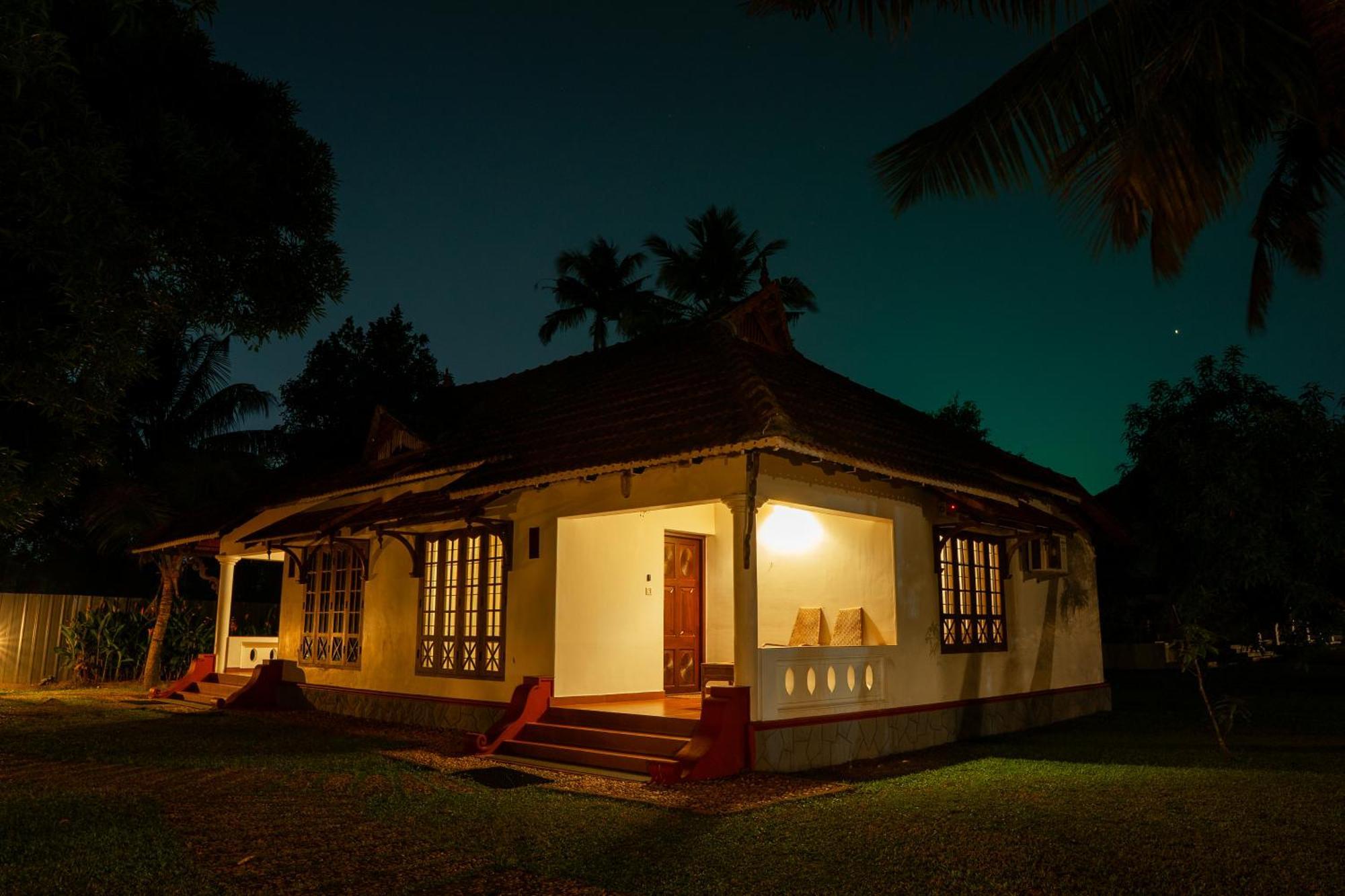 Palmgrove Lake Resort Alappuzha Exterior photo