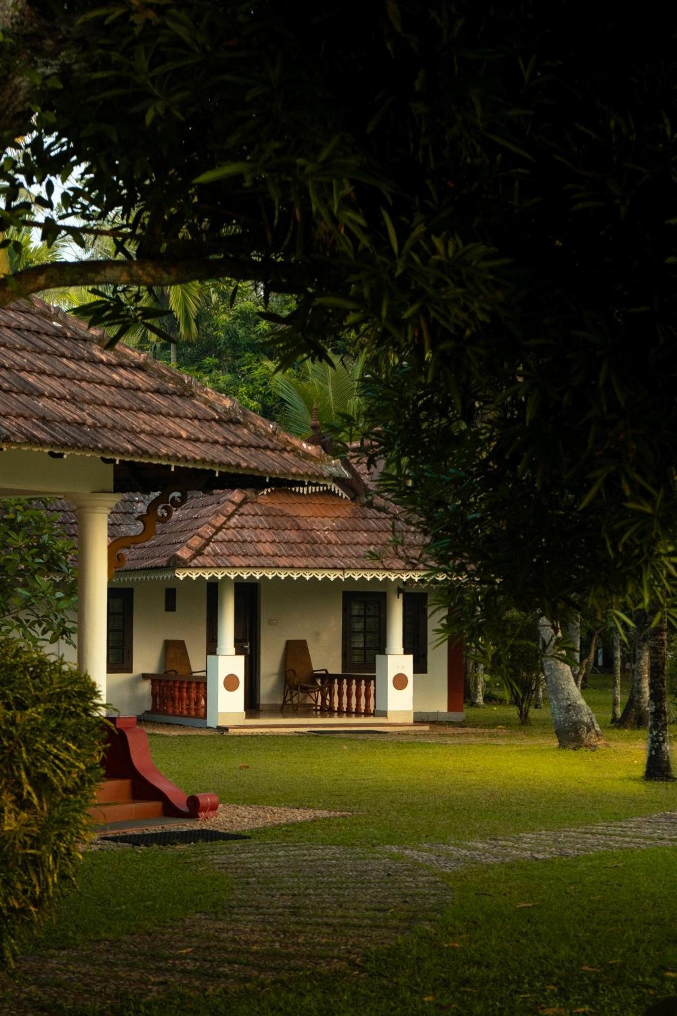 Palmgrove Lake Resort Alappuzha Exterior photo