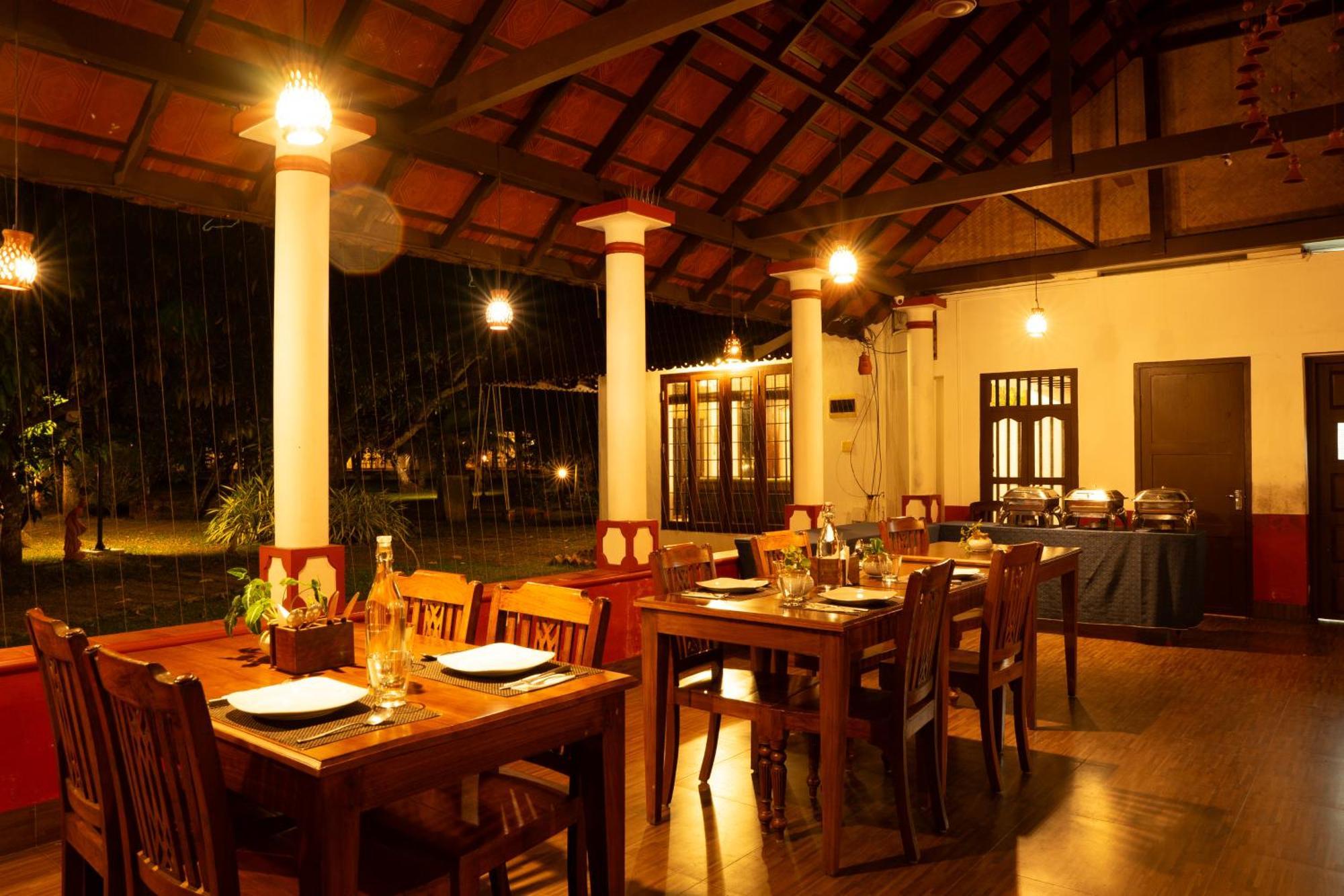 Palmgrove Lake Resort Alappuzha Exterior photo