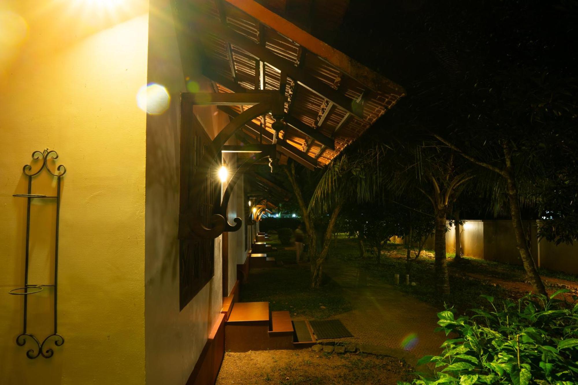 Palmgrove Lake Resort Alappuzha Exterior photo