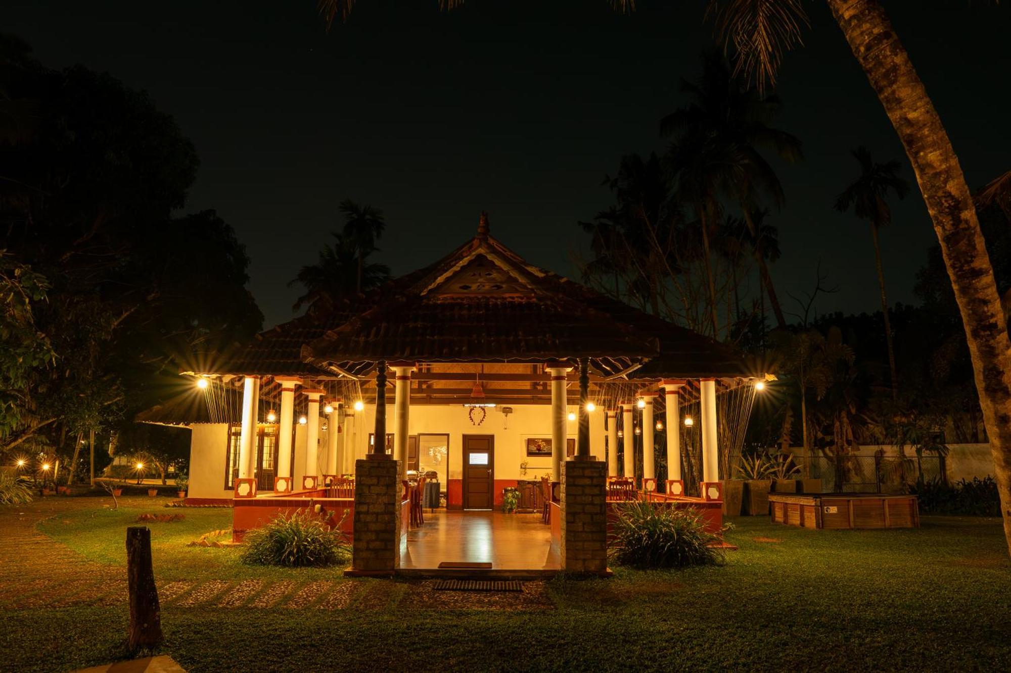 Palmgrove Lake Resort Alappuzha Exterior photo