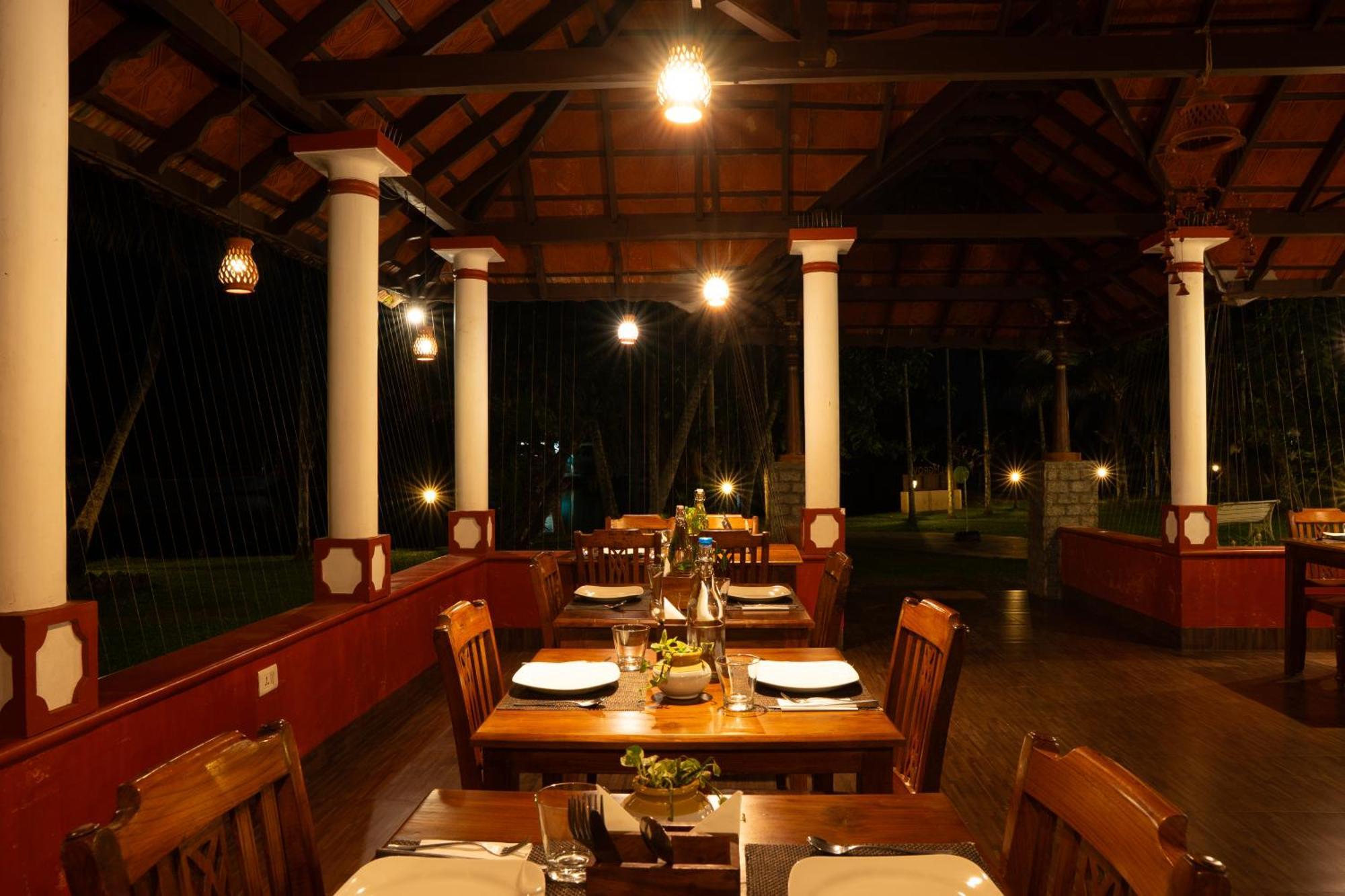 Palmgrove Lake Resort Alappuzha Exterior photo