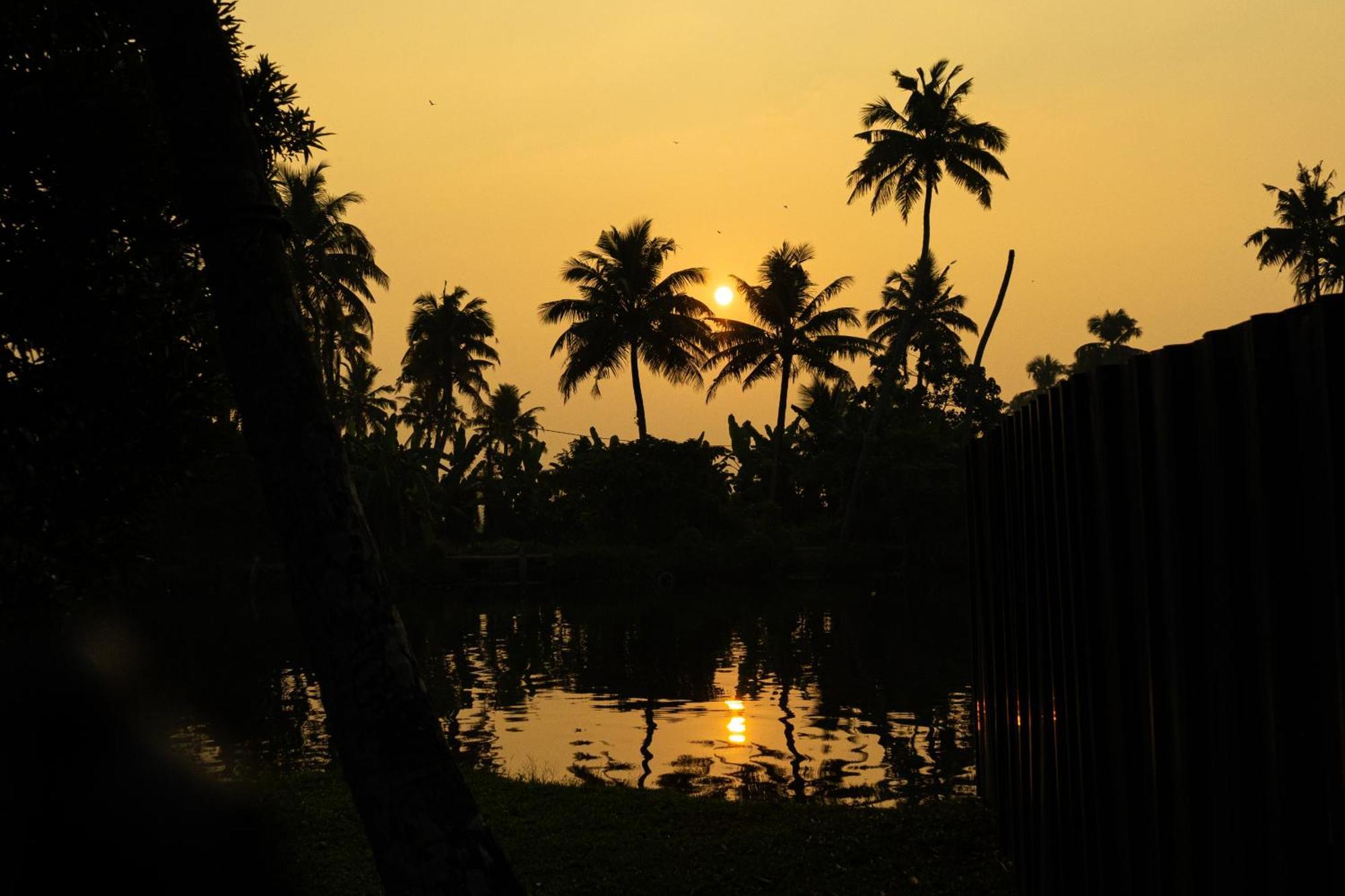 Palmgrove Lake Resort Alappuzha Exterior photo
