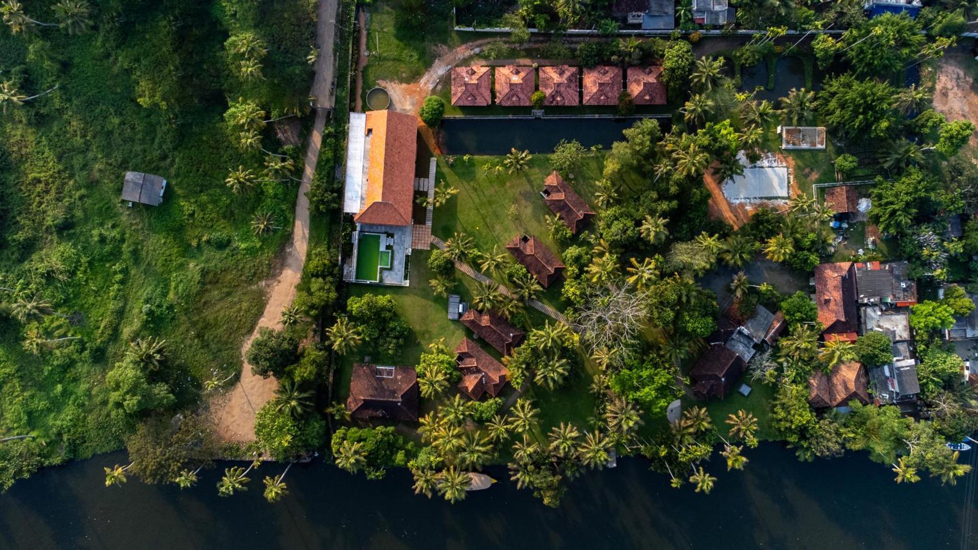 Palmgrove Lake Resort Alappuzha Exterior photo