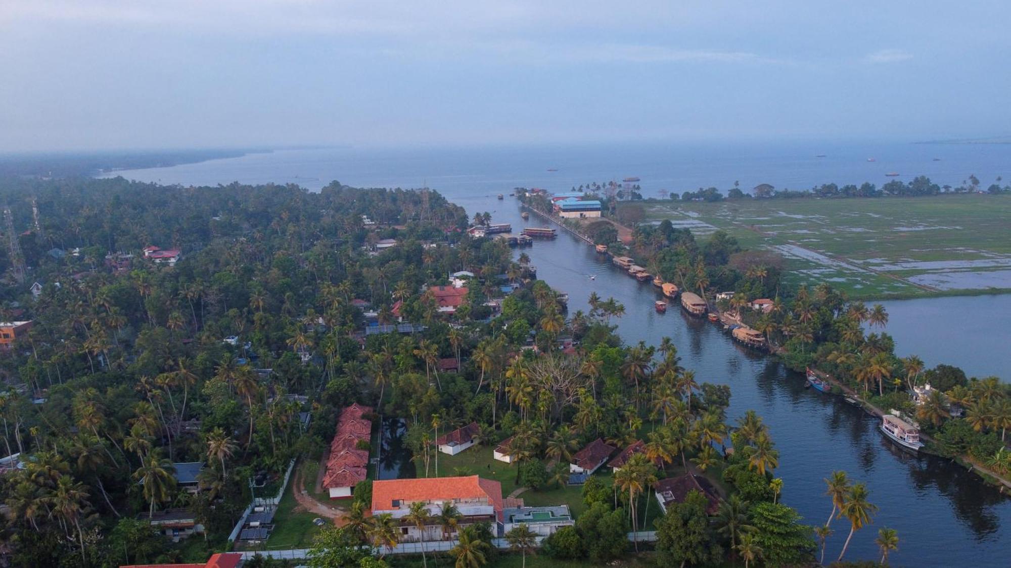 Palmgrove Lake Resort Alappuzha Exterior photo