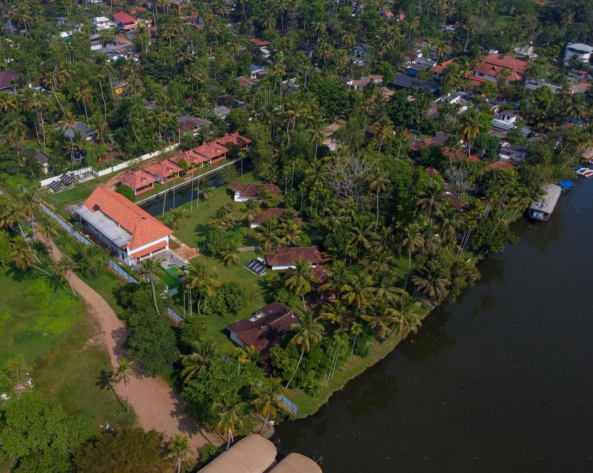 Palmgrove Lake Resort Alappuzha Exterior photo
