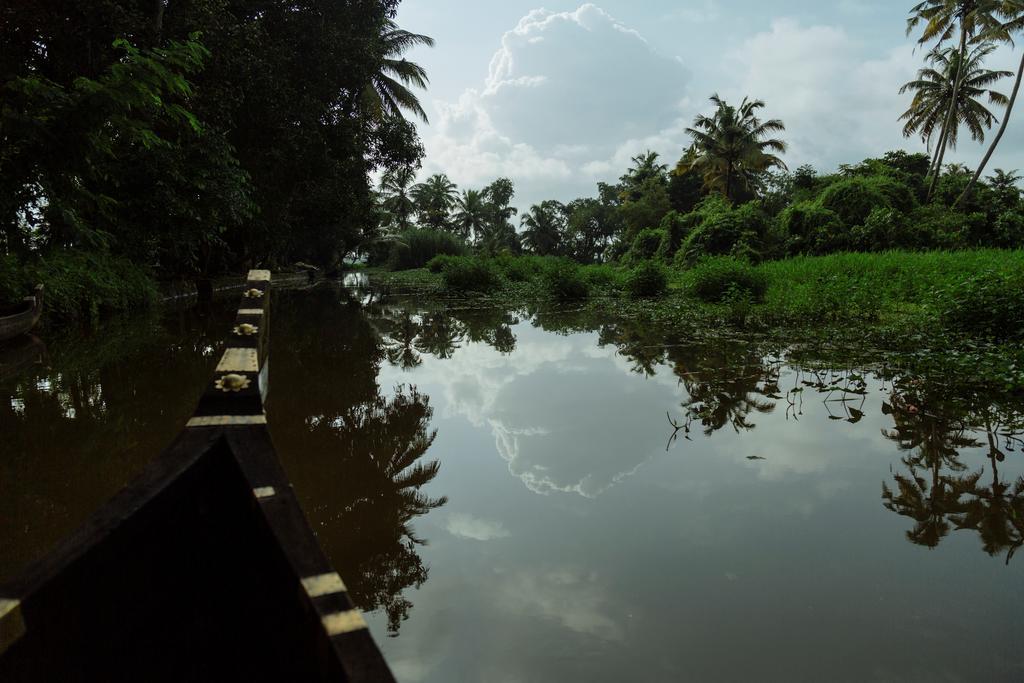Palmgrove Lake Resort Alappuzha Exterior photo