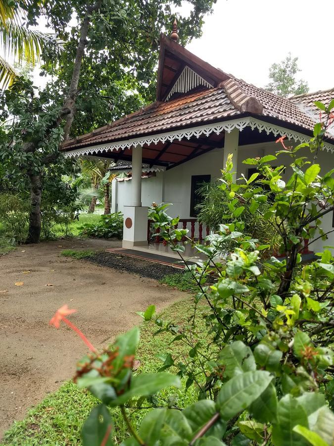Palmgrove Lake Resort Alappuzha Exterior photo